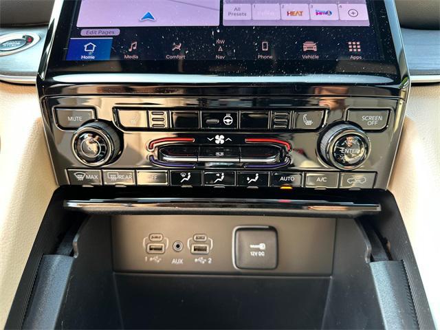 Photo of 2025 White Jeep Grand Cherokee L