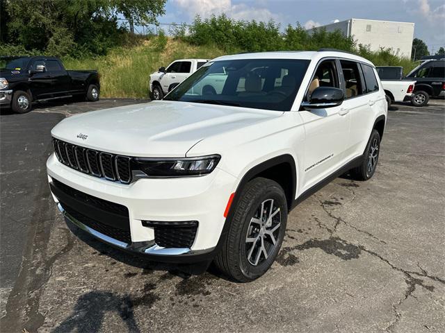 Photo of 2025 White Jeep Grand Cherokee L