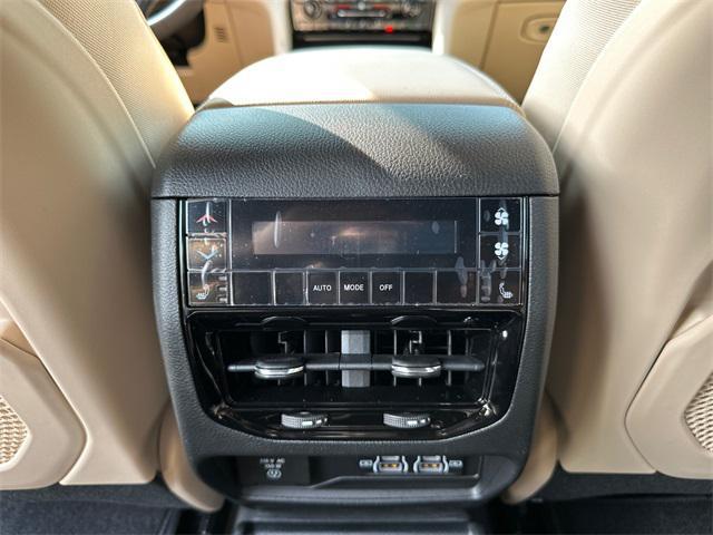 Photo of 2025 White Jeep Grand Cherokee L