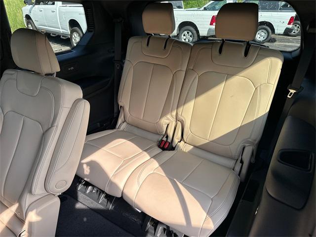 Photo of 2025 White Jeep Grand Cherokee L