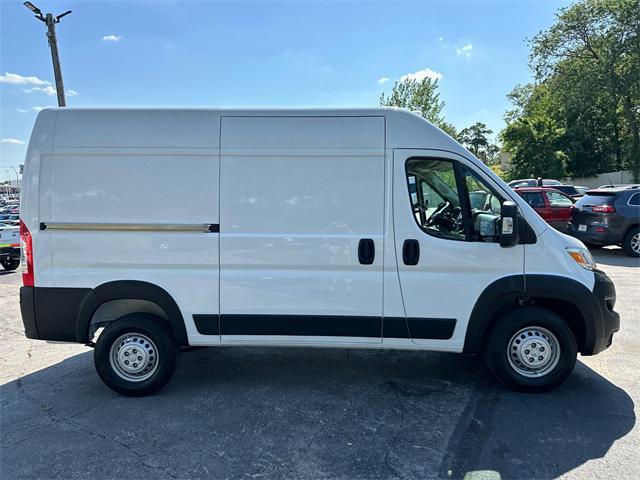 Photo of 2025 Bright White Clearcoat RAM ProMaster 1500