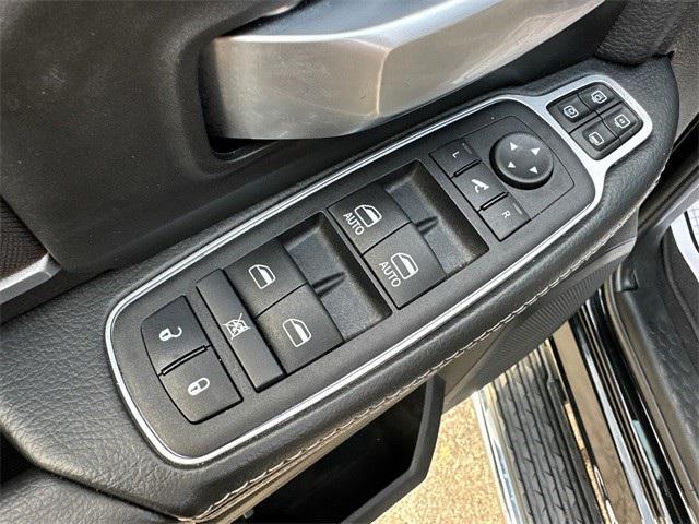 Photo of 2024 Diamond Black Crystal Pearlcoat RAM 2500