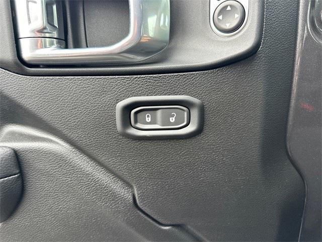 Photo of 2025 Gray Jeep Gladiator