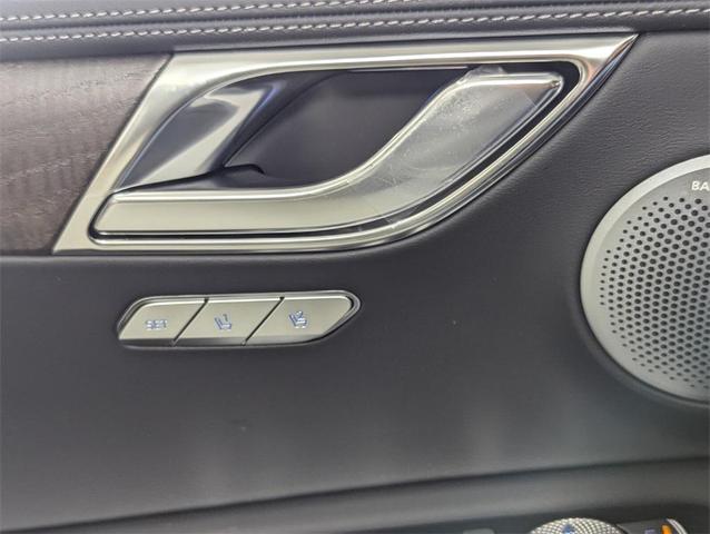 Photo of 2025 Vik Black Genesis GV80