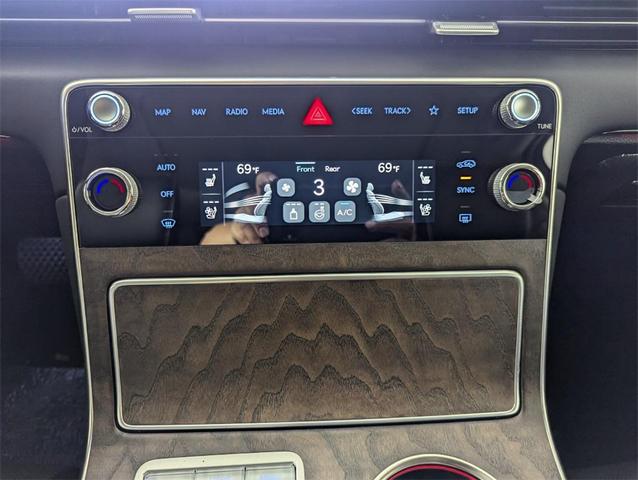 Photo of 2025 Vik Black Genesis GV80