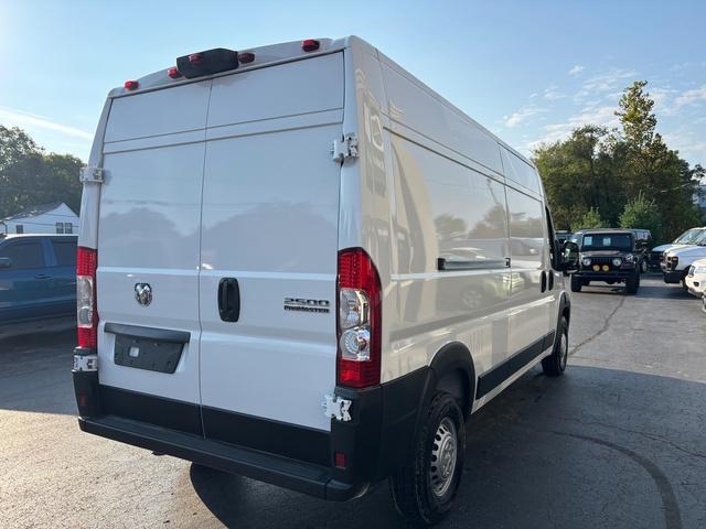 Photo of 2025 Bright White Clearcoat RAM 2500