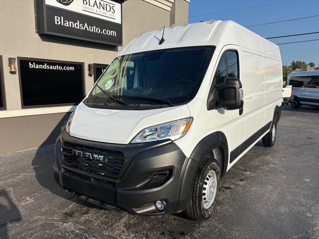 Photo of 2025 Bright White Clearcoat RAM 2500