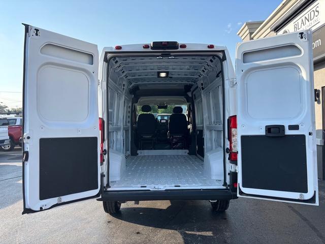 Photo of 2025 Bright White Clearcoat RAM 2500