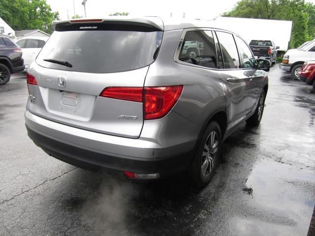 Photo of 2017 Lunar Silver Metallic Honda Pilot