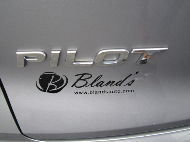 Photo of 2017 Lunar Silver Metallic Honda Pilot