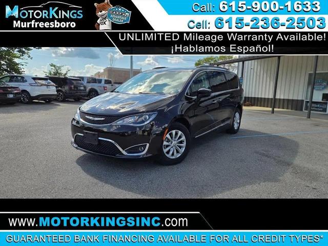 Photo of 2017 Burgundy Chrysler Pacifica