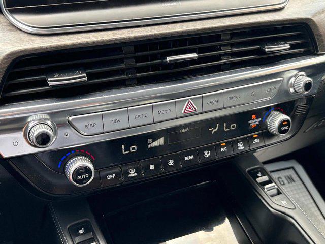 Photo of 2022 Glacial White Pearl Kia Telluride