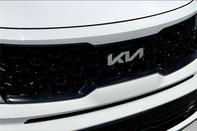 Photo of 2022 Glacial White Pearl Kia Sorento