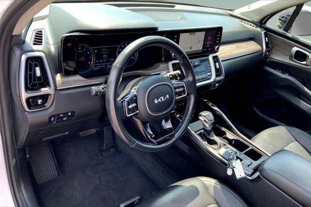 Photo of 2022 Glacial White Pearl Kia Sorento