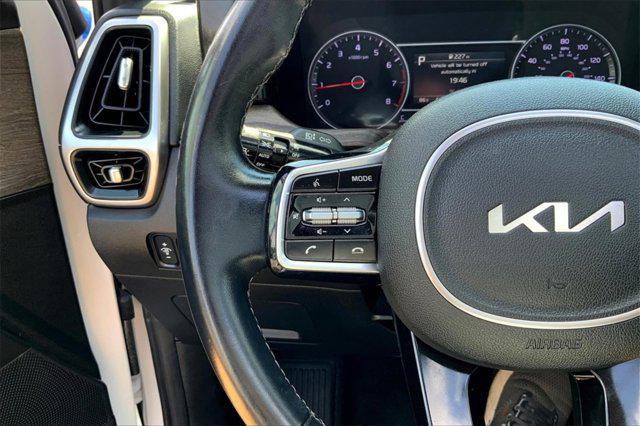 Photo of 2022 Glacial White Pearl Kia Sorento