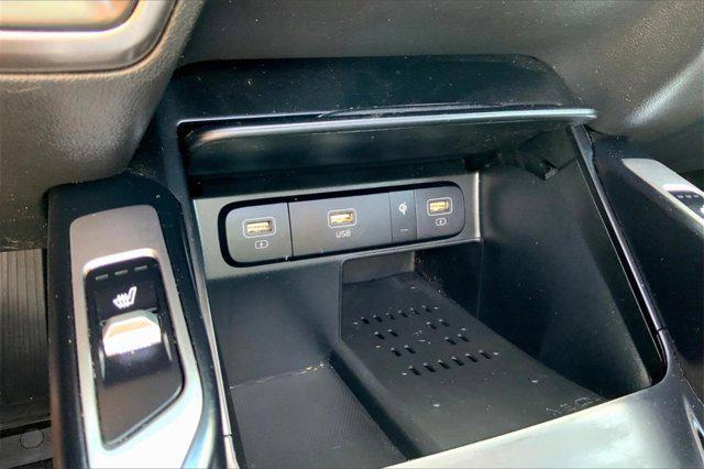 Photo of 2022 Glacial White Pearl Kia Sorento