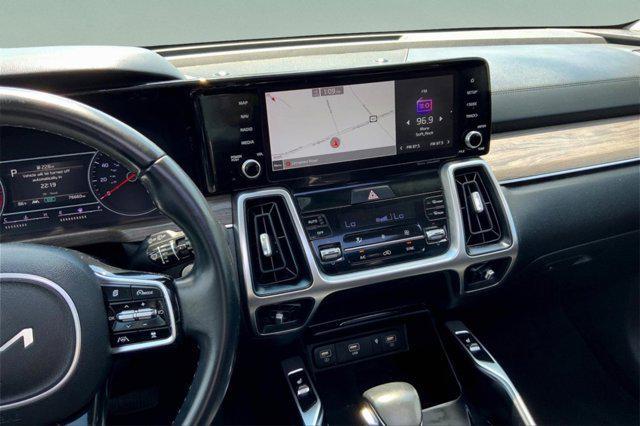 Photo of 2022 Glacial White Pearl Kia Sorento