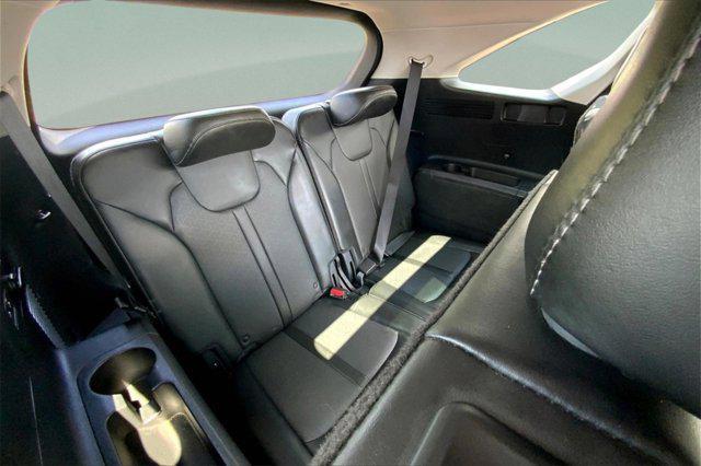 Photo of 2022 Glacial White Pearl Kia Sorento