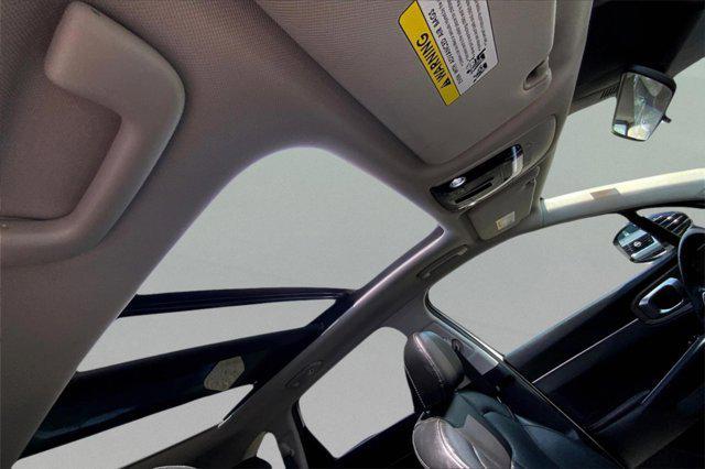 Photo of 2022 Glacial White Pearl Kia Sorento