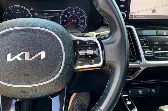 Photo of 2022 Glacial White Pearl Kia Sorento
