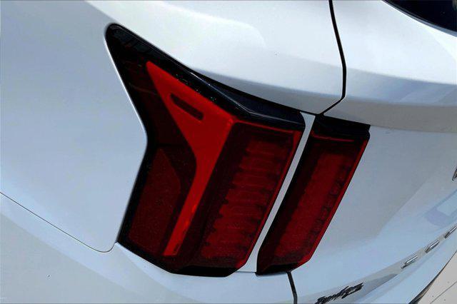 Photo of 2022 Glacial White Pearl Kia Sorento