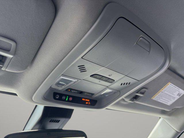 Photo of 2022 Summit White GMC Terrain