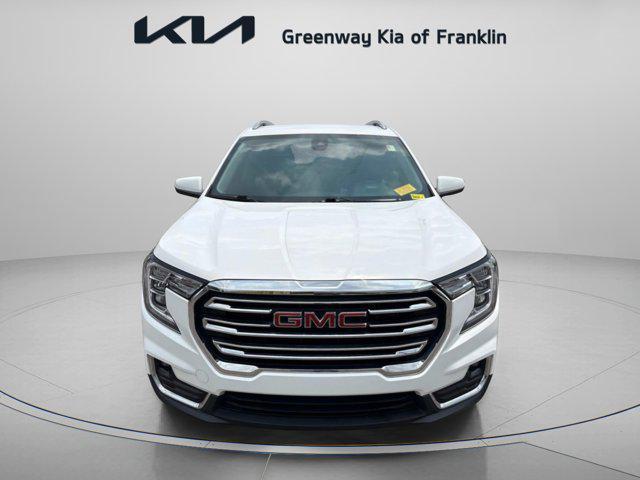 Photo of 2022 Summit White GMC Terrain