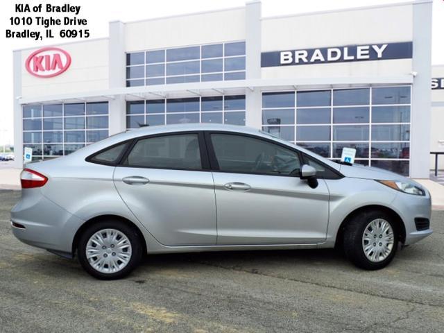 Photo of 2015 Silver Ford Fiesta