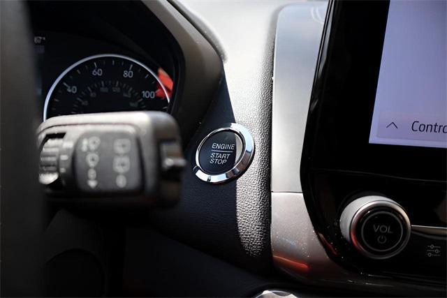 Photo of 2022 MOONDUST SILVER METALLIC Ford EcoSport