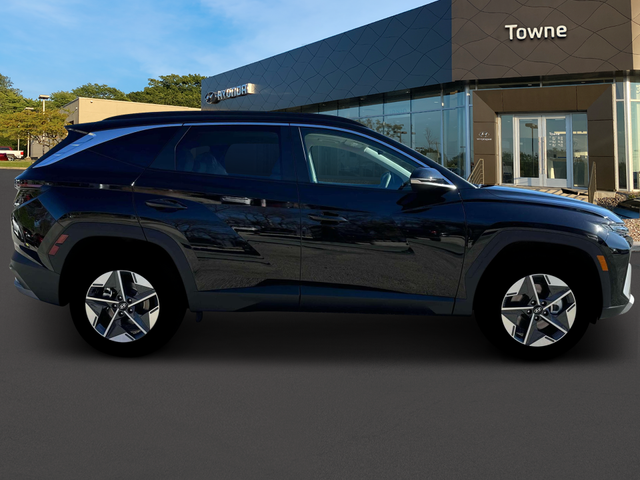 Photo of 2025 Phantom Black Hyundai TUCSON