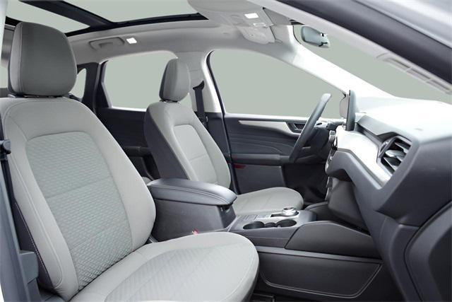 Photo of 2022 Oxford White Ford Escape