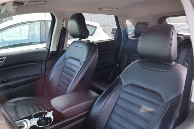 Photo of 2015 RUBY RED METALLIC TINT CC Ford Edge