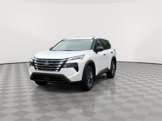 Photo of 2025 Everest White Pearl Nissan Rogue