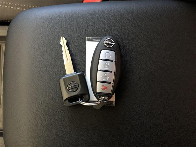 Photo of 2025 Glacier White Nissan Frontier
