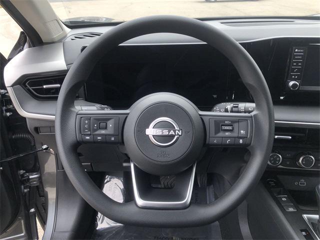 Photo of 2025 Gun Metallic Nissan Kicks