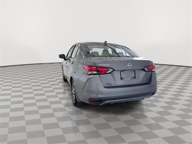 Photo of 2025 Gun Metallic Nissan Versa