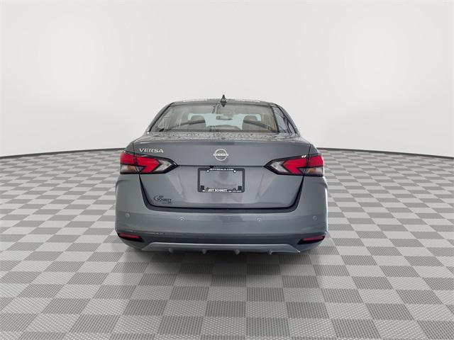 Photo of 2025 Gun Metallic Nissan Versa