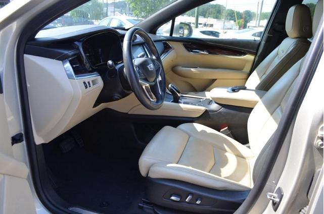 Photo of 2017 Silver Or Aluminum Cadillac XT5
