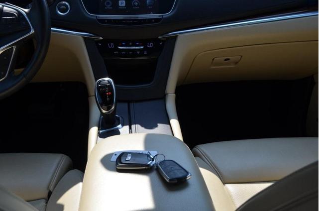 Photo of 2017 Silver Or Aluminum Cadillac XT5