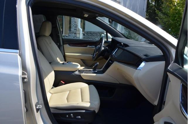 Photo of 2017 Silver Or Aluminum Cadillac XT5
