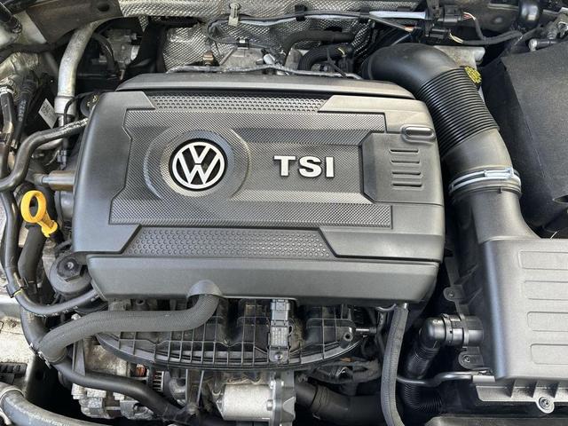 Photo of 2017 Reflex Silver Metallic Volkswagen Golf Alltrack