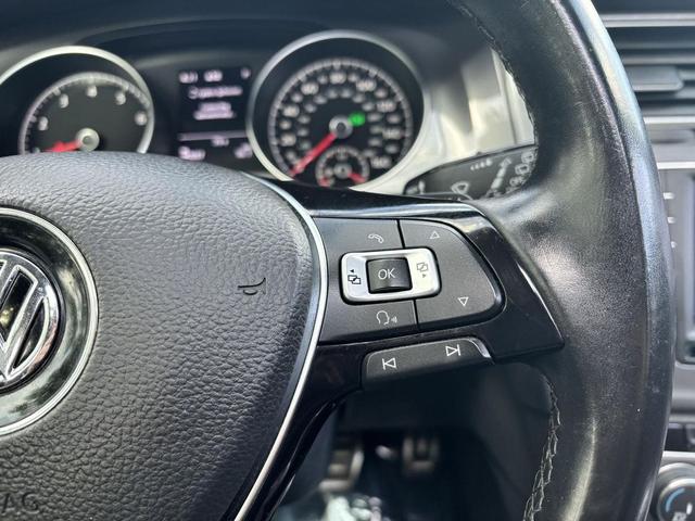 Photo of 2017 Reflex Silver Metallic Volkswagen Golf Alltrack