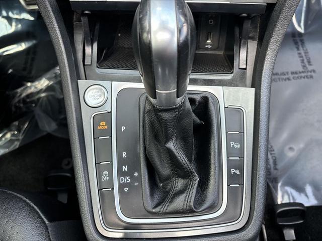 Photo of 2017 Reflex Silver Metallic Volkswagen Golf Alltrack