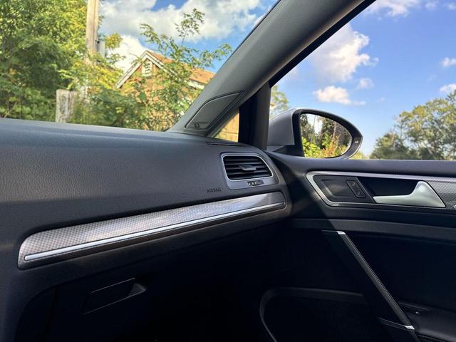 Photo of 2017 Reflex Silver Metallic Volkswagen Golf Alltrack