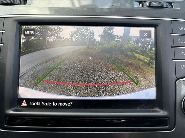 Photo of 2017 Reflex Silver Metallic Volkswagen Golf Alltrack