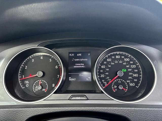 Photo of 2017 Reflex Silver Metallic Volkswagen Golf Alltrack