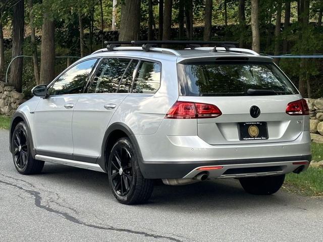 Photo of 2017 Reflex Silver Metallic Volkswagen Golf Alltrack
