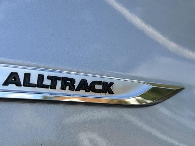 Photo of 2017 Reflex Silver Metallic Volkswagen Golf Alltrack