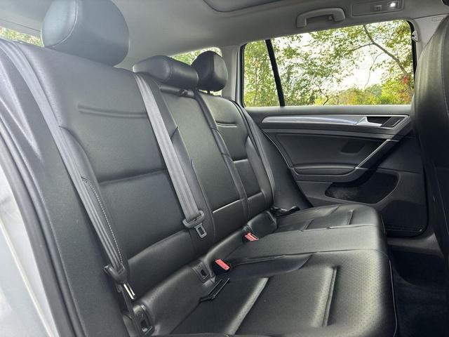 Photo of 2017 Reflex Silver Metallic Volkswagen Golf Alltrack