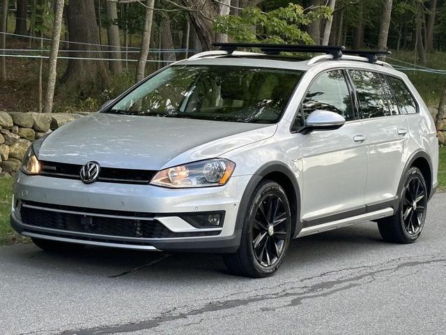 Photo of 2017 Reflex Silver Metallic Volkswagen Golf Alltrack